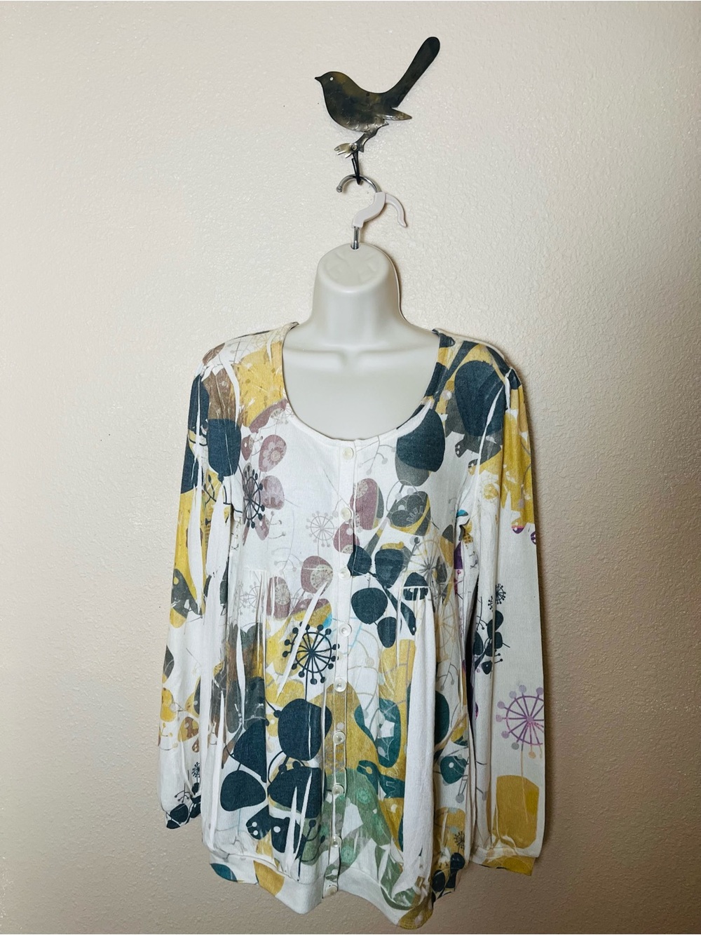 Cubism Top Abstract Arsy button up SZ L Long sleeves Rayon knit